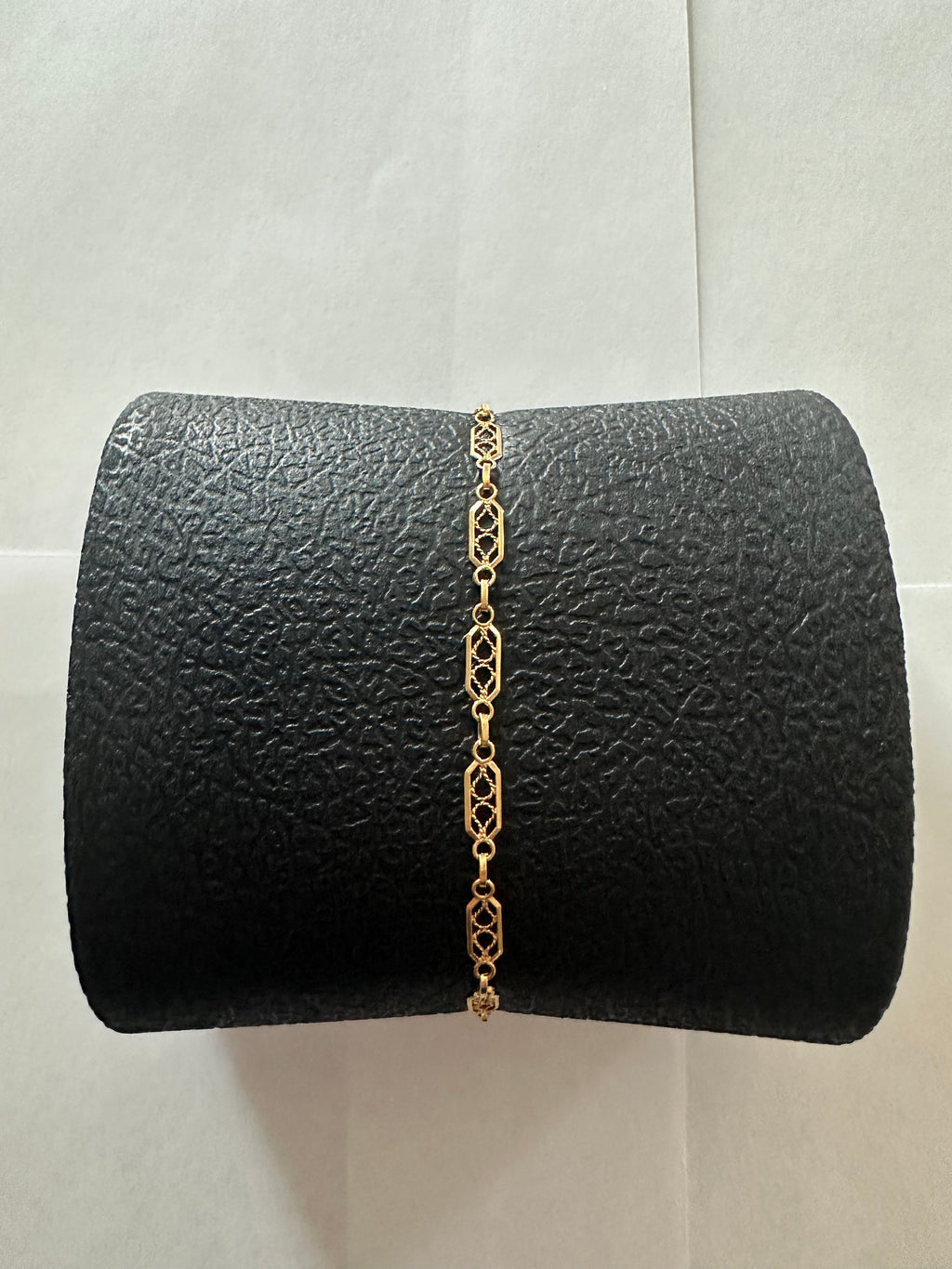 7.5 in. Filigree Marquise 18K