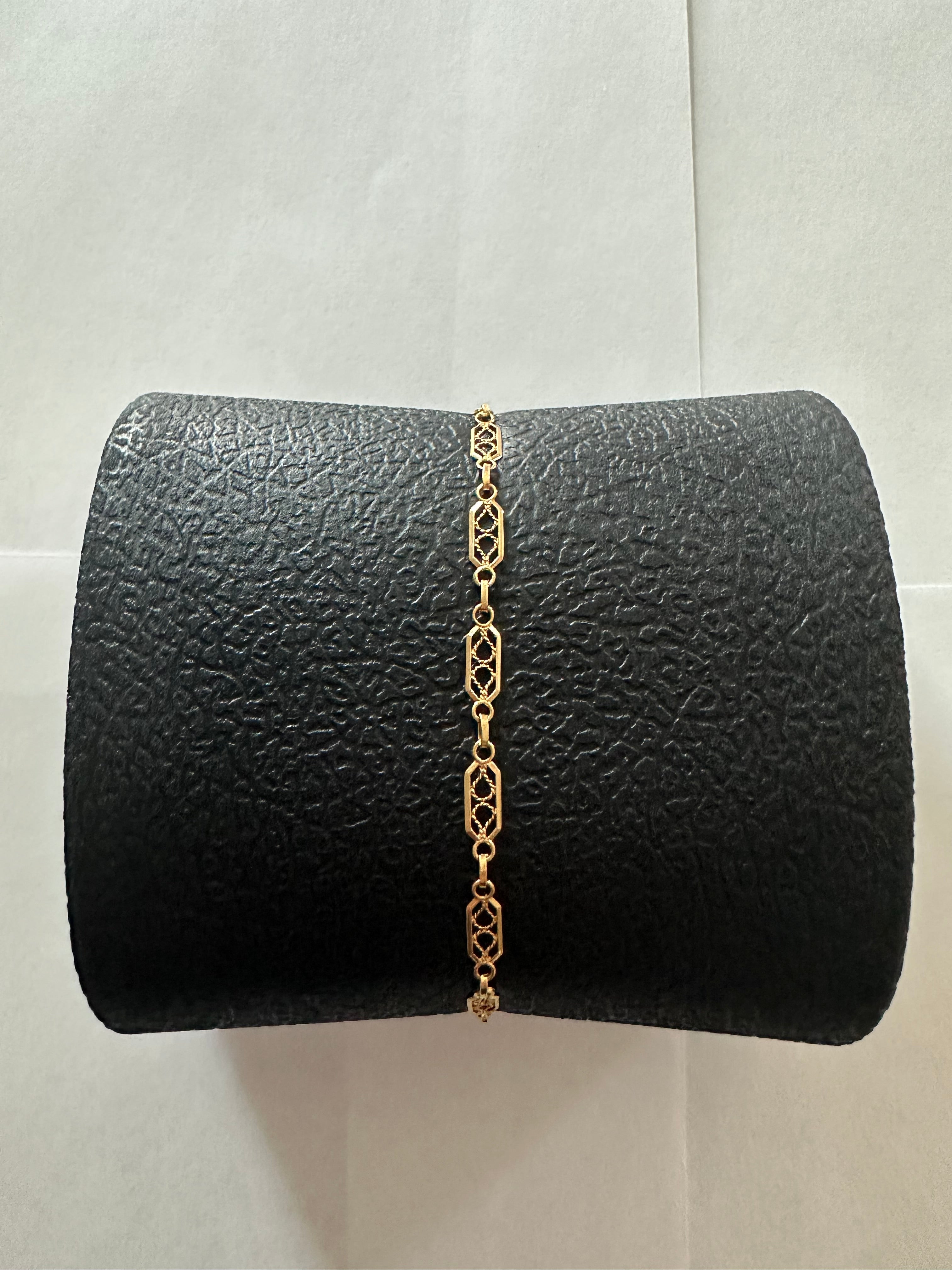 7.5 in. Filigree Marquise 18K