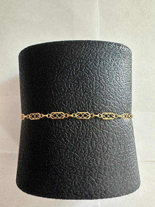 7.5 in. Filigree Marquise 18K